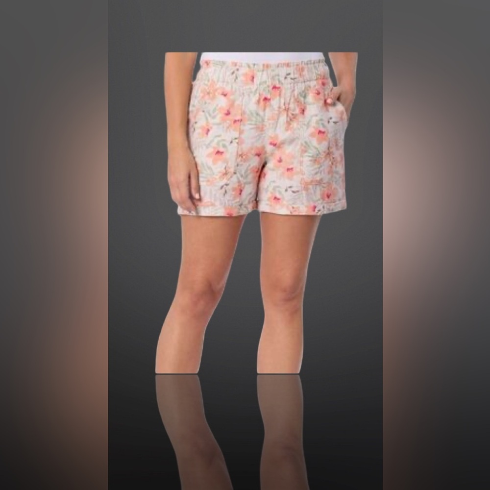 Briggs New York Women's Floral Print Shorts
- Pink and Cream Size XL
